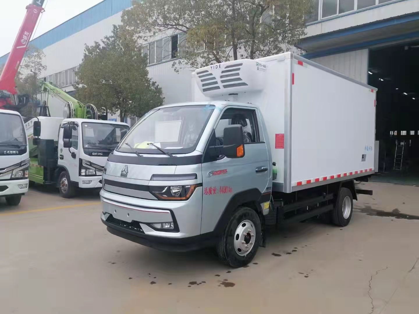 國六豪沃智相3.8米冷藏車